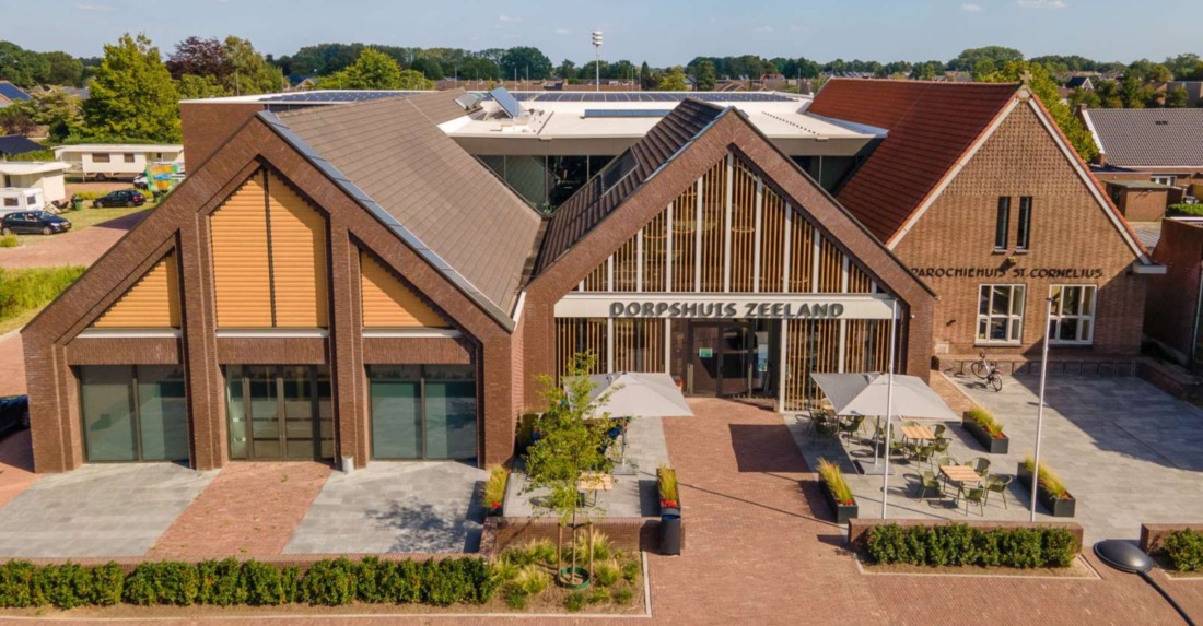 Naadloze integratie van domotiqa in high-end interieur door domotiQa.