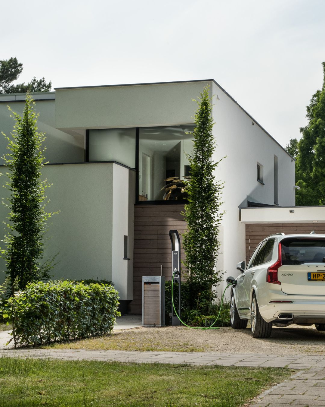 luxe woning met Fillie laadpaal en domotiQa domotica