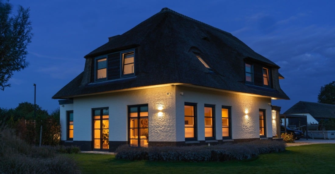 dynamische verlichting witte villa domotiqa