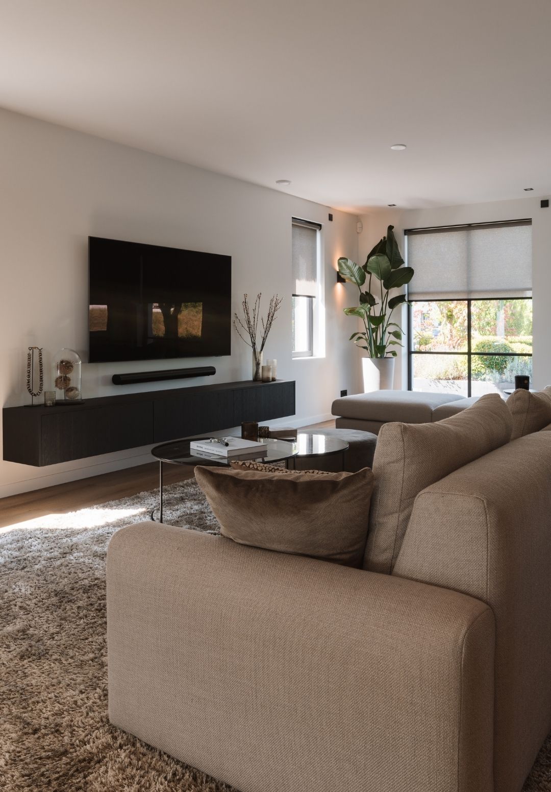 Naadloze integratie van audio en video in high-end interieur door domotiQa.