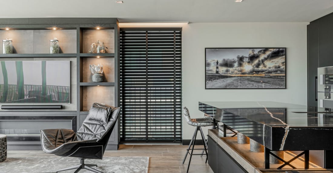 automatische zonwering jaloezieën bediening via domotica systeem.