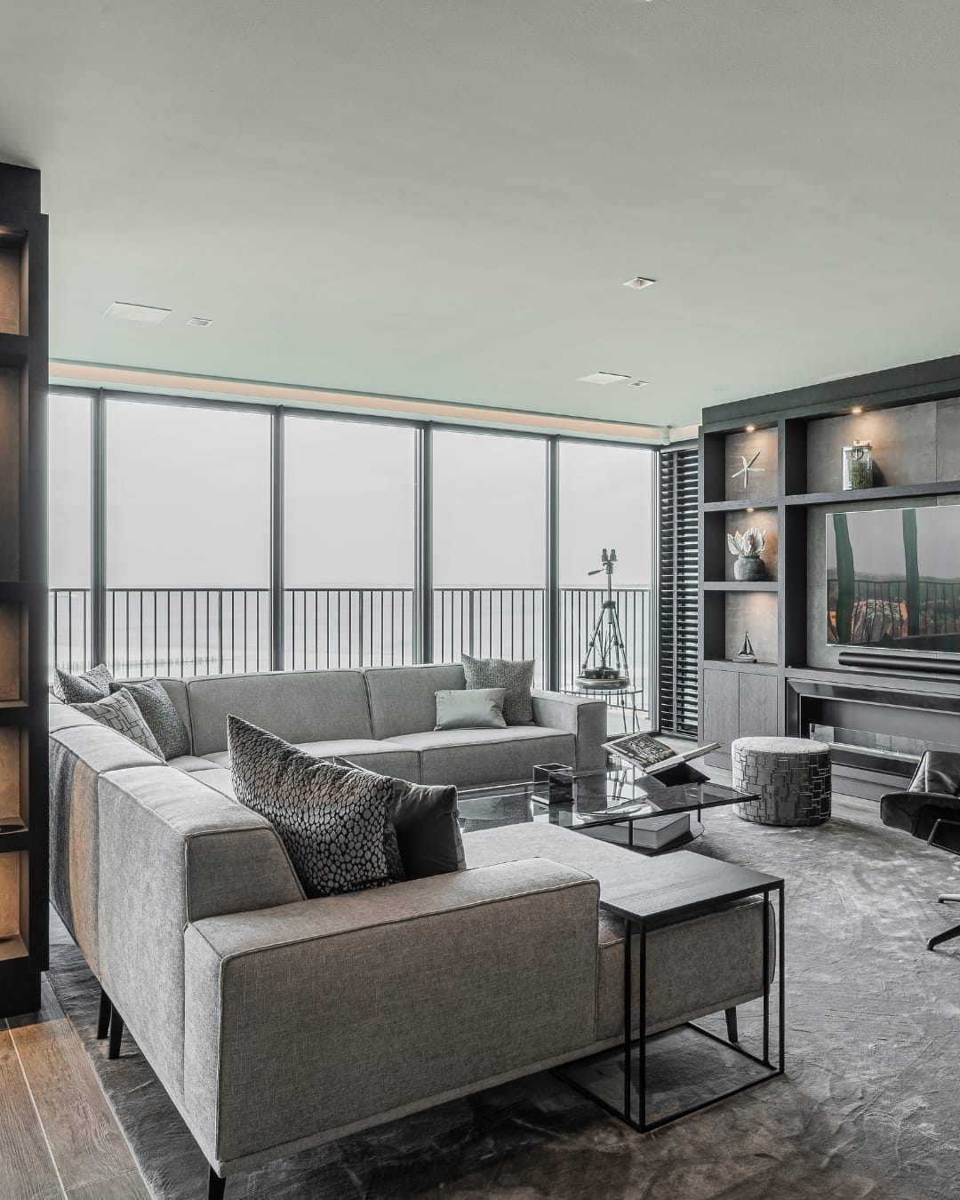 penthouse met panoramisch uitzicht en domotiQa lichtsferen.