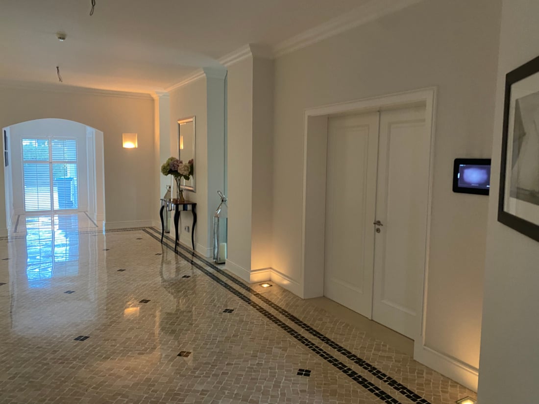 Modernisering van luxe villa in Portugal door domotiQa