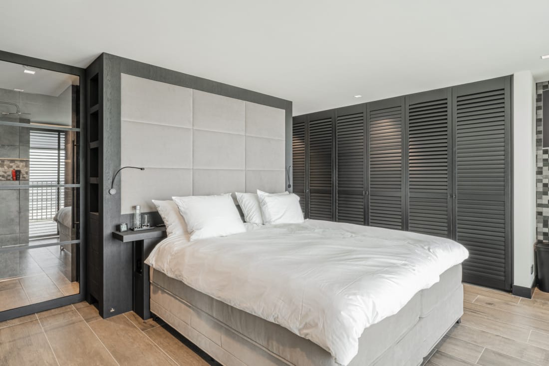 verlichting in penthouse aan zee door domotiQa