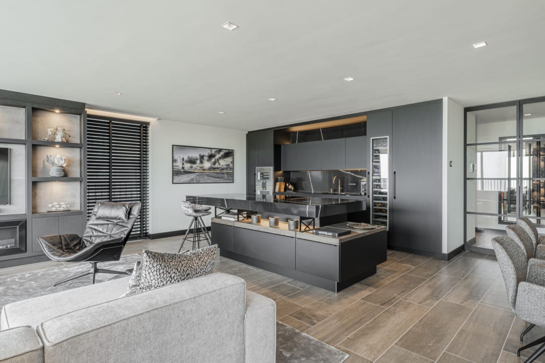 Domotica en verlichting in luxe penthouse aan zee