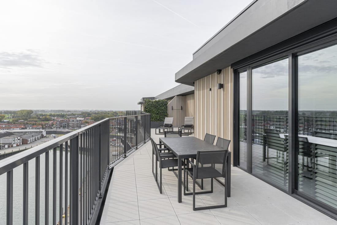 Domotica en verlichting in luxe penthouse aan zee