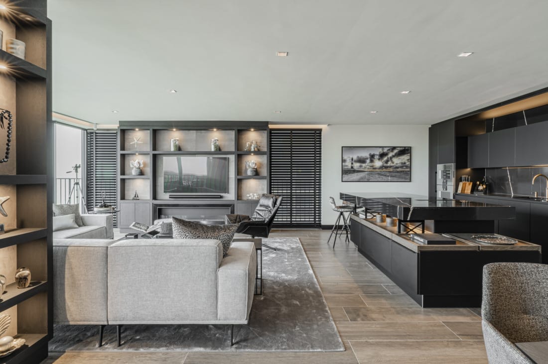 Domotica en verlichting in luxe penthouse aan zee